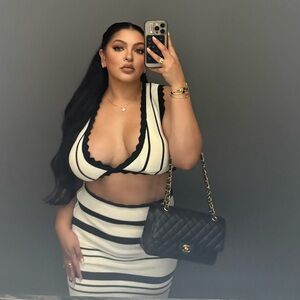 Meet your Posher, Elaine